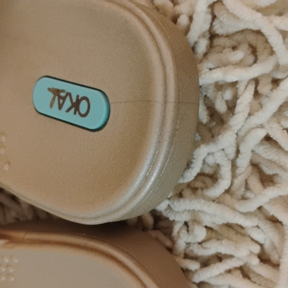 Oka B Sandy Gold And Coral Accent Flipflops - Picture 7 of 9